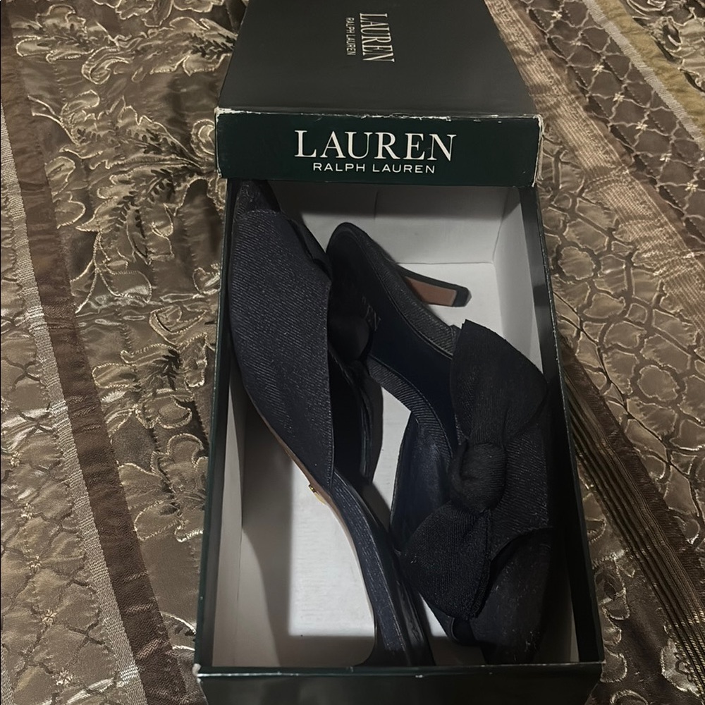 Ralph Lauren Women's denim Blue , blue Bow Heels size 10, good condition,